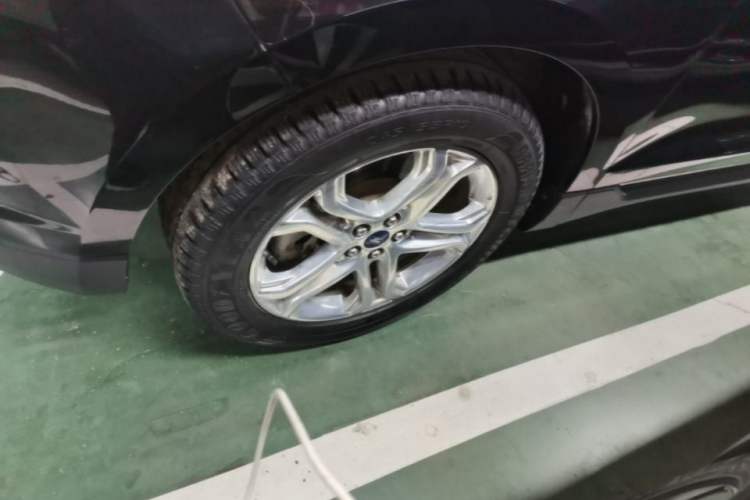 Used Ford Edge 2016 EcoBoost 245 Four-Wheel Drive Titanium Edition 7-Seater Left Front Wheel Hub