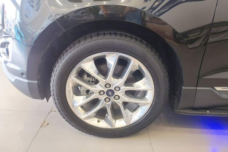 Used Ford Edge 2016 EcoBoost 245 Four-Wheel Drive Titanium 7-Seater Left Front Wheel Hub
