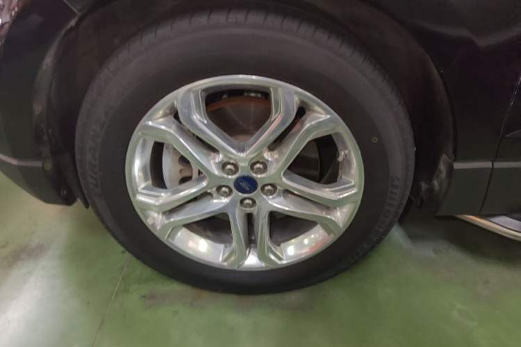 Used Ford Edge 2016 EcoBoost 245 Two-Wheel-Drive Titanium 7-Seater Left Front Wheel Hub