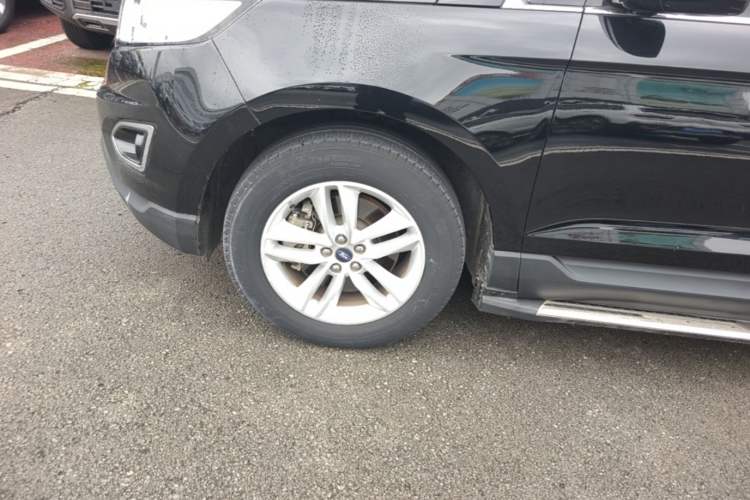 Used Ford Edge 2016 EcoBoost 245 Two-Wheel-Drive Platinum Edition 7-Seater Left Front Wheel Hub