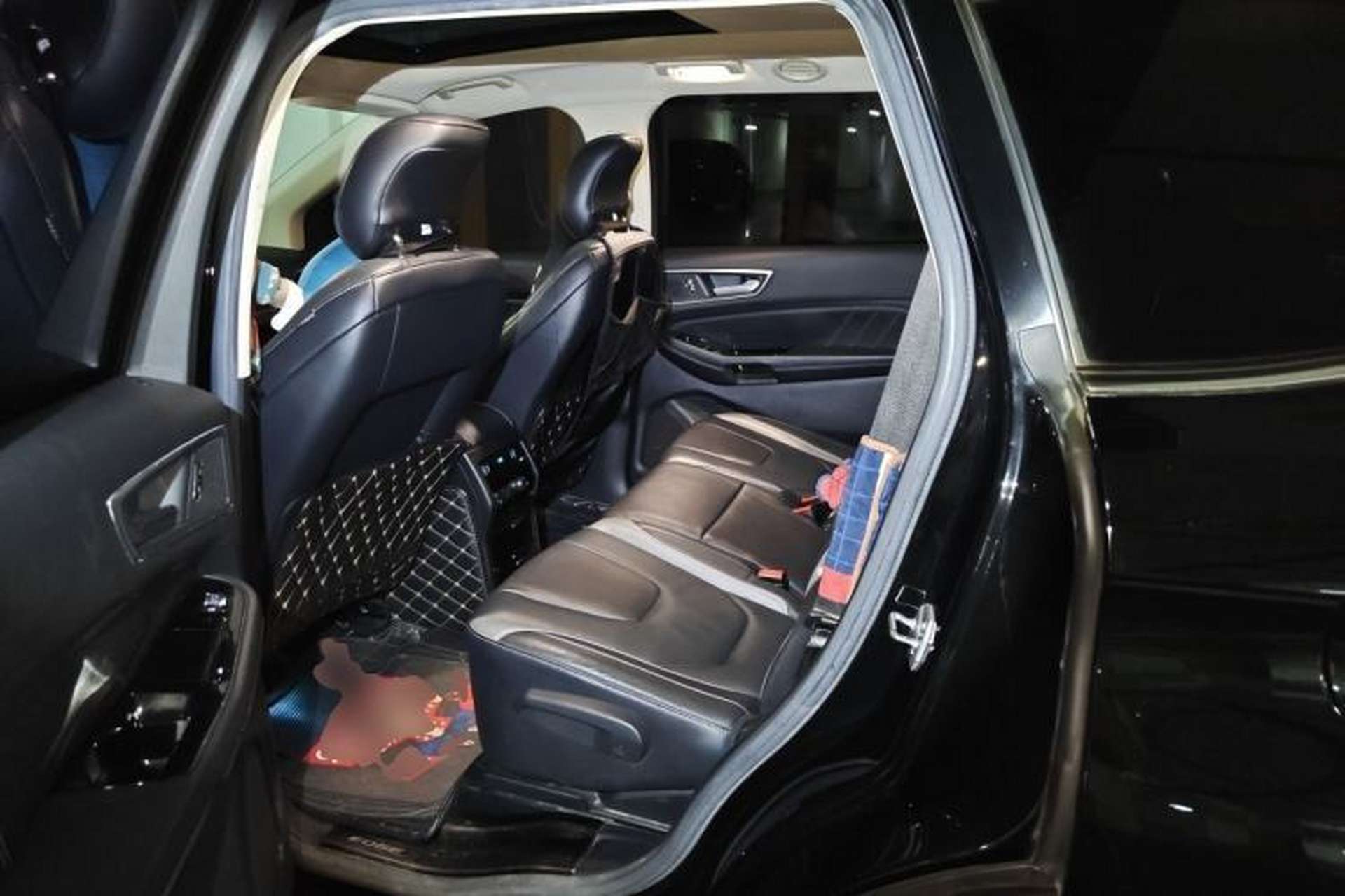 Used Ford Edge 2016 EcoBoost 330 V6 Four-Wheel Drive Sporty 7-Seater Left Rear Seat