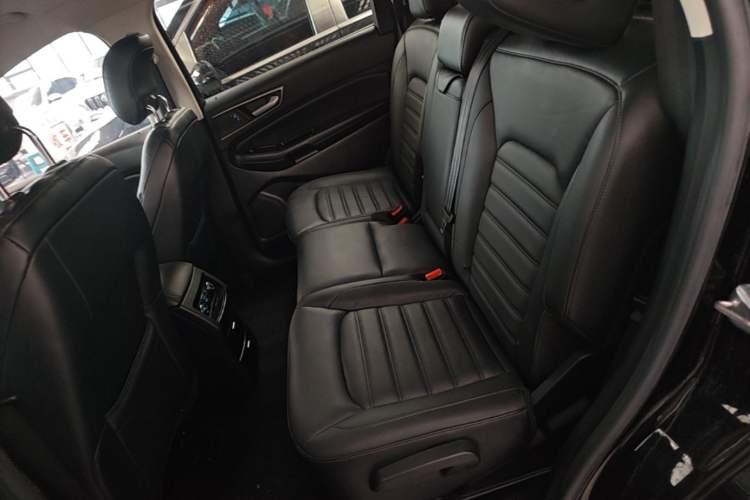 Used Ford Edge 2016 EcoBoost 245 Two-Wheel-Drive Platinum Edition 7-Seater Left Rear Seat
