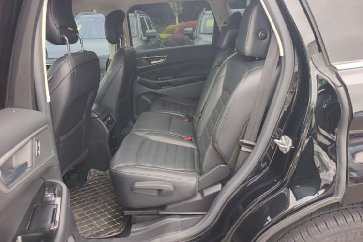 Used Ford Edge 2016 EcoBoost 245 Two-Wheel-Drive Platinum Edition 7-Seater Left Rear Seat