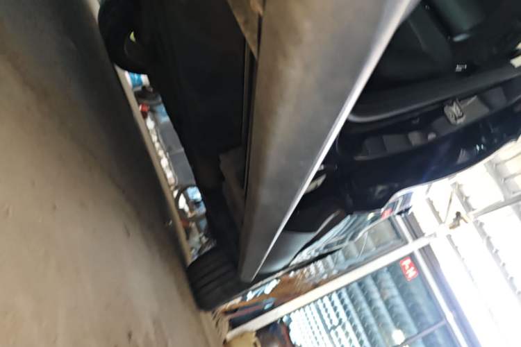Used Ford Edge 2016 EcoBoost 245 Two-Wheel-Drive Titanium 7-Seater Left Side Sill