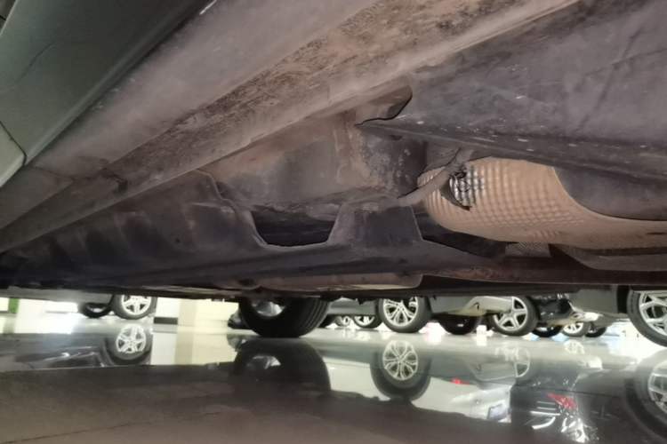 Used Ford Edge 2016 EcoBoost 245 Two-Wheel-Drive Titanium 7-Seater Left Side Sill