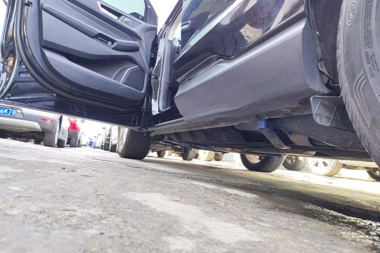 Used Ford Edge 2016 EcoBoost 245 Four-Wheel Drive Titanium 7-Seater Left Side Sill