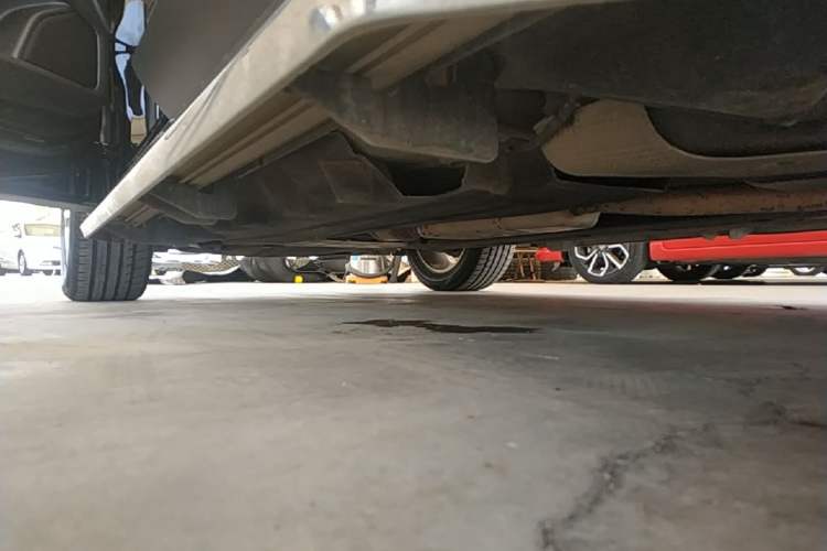 Used Ford Edge 2016 EcoBoost 245 Two-Wheel-Drive Titanium 7-Seater Left Side Sill