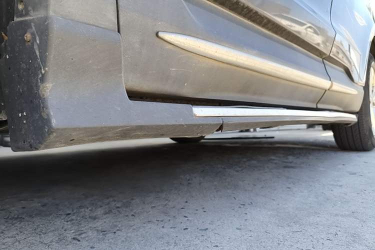 Used Ford Edge 2016 EcoBoost 245 Two-Wheel-Drive Titanium 5-Seater Left Side Sill