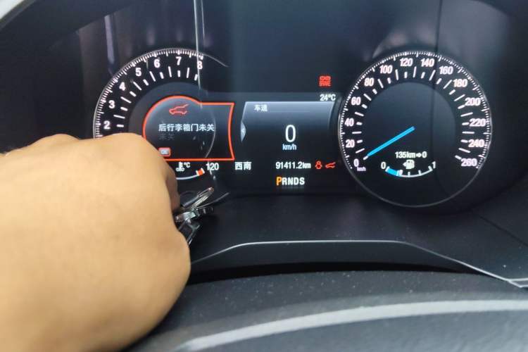 Used Ford Edge 2016 EcoBoost 245 Four-Wheel Drive Titanium 7-Seater Odometer Close Up