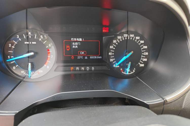 Used Ford Edge 2016 EcoBoost 245 Two-Wheel-Drive Titanium 5-Seater Odometer Close Up
