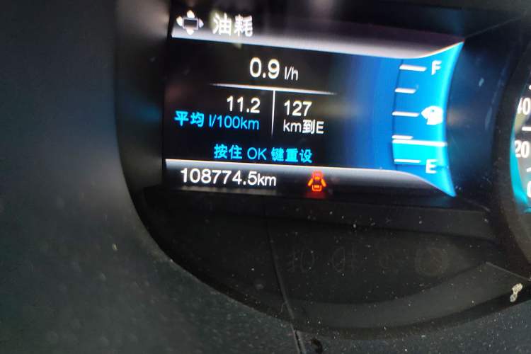 Used Ford Edge 2016 EcoBoost 330 V6 Four-Wheel Drive Sporty 7-Seater Odometer Close Up
