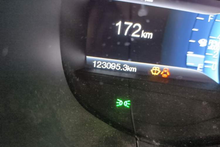 Used Ford Edge 2016 EcoBoost 245 Two-Wheel-Drive Titanium 7-Seater Odometer Close Up