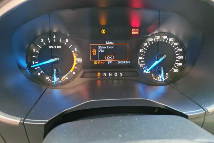 Used Ford Edge 2016 EcoBoost 245 Two-Wheel-Drive Titanium 5-Seater Odometer Close Up