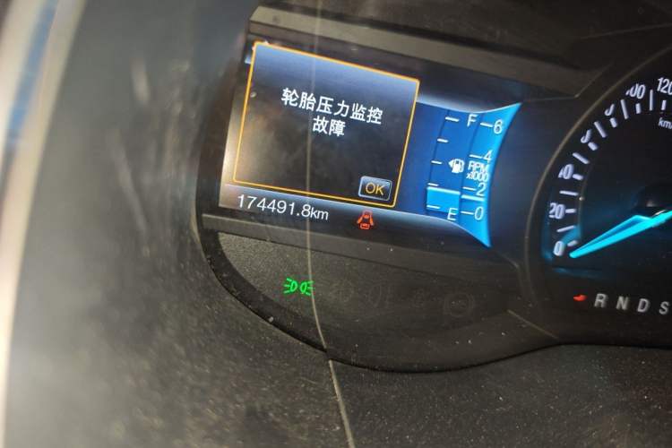 Used Ford Edge 2016 EcoBoost 245 Two-Wheel-Drive Titanium 7-Seater Odometer Close Up