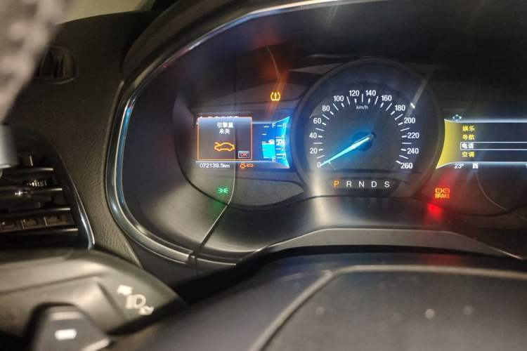 Used Ford Edge 2016 EcoBoost 245 Two-Wheel-Drive Titanium 7-Seater Odometer Close Up