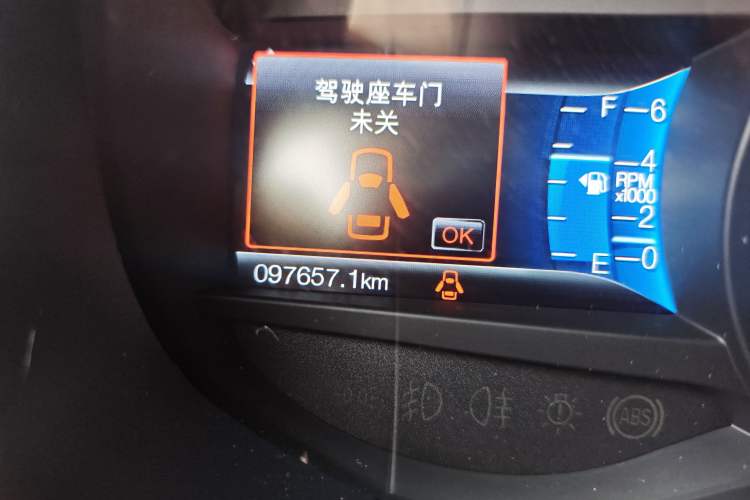 Used Ford Edge 2016 EcoBoost 245 Two-Wheel-Drive Titanium 7-Seater Odometer Close Up