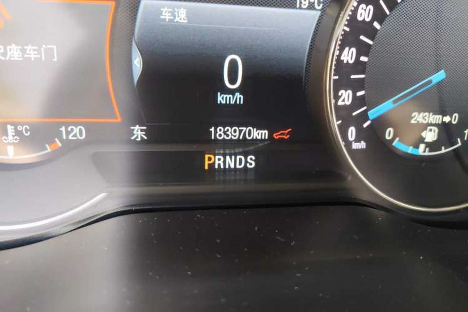 Used Ford Edge 2016 EcoBoost 245 Four-Wheel Drive Titanium 7-Seater Odometer Close Up