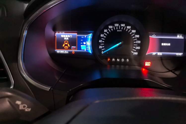 Used Ford Edge 2016 EcoBoost 245 Two-Wheel-Drive Titanium 7-Seater Odometer Close Up