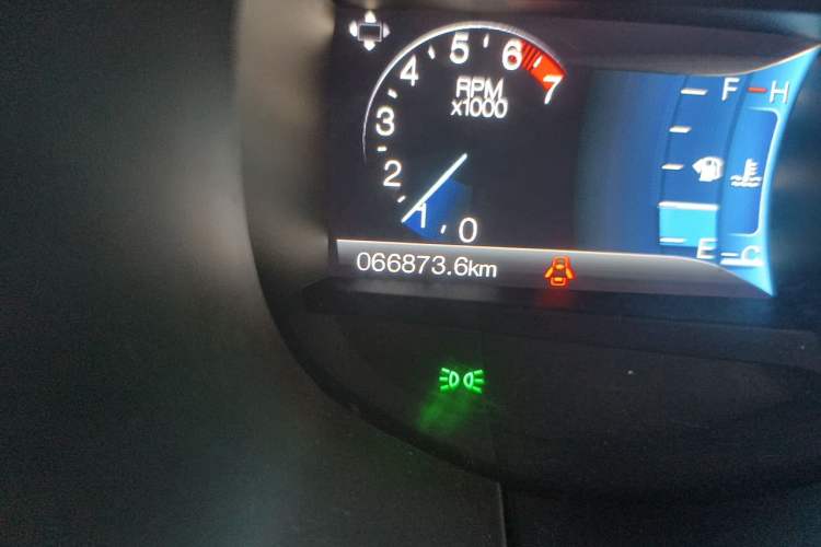 Used Ford Edge 2016 EcoBoost 245 Two-Wheel-Drive Titanium 7-Seater Odometer Close Up