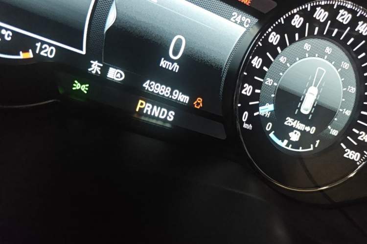 Used Ford Edge 2016 EcoBoost 245 Four-Wheel Drive Titanium 7-Seater Odometer Close Up