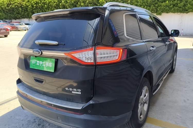 Used Ford Edge 2016 EcoBoost 245 Two-Wheel-Drive Titanium 5-Seater Rear Right 45 Deg