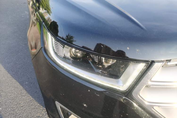 Used Ford Edge 2016 EcoBoost 245 Four-Wheel Drive Titanium Edition 7-Seater Right Front Headlight