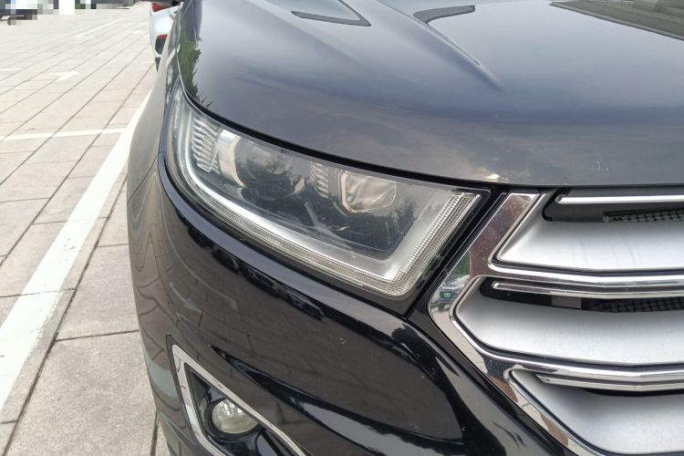 Used Ford Edge 2016 EcoBoost 245 Two-Wheel-Drive Titanium 7-Seater Right Front Headlight