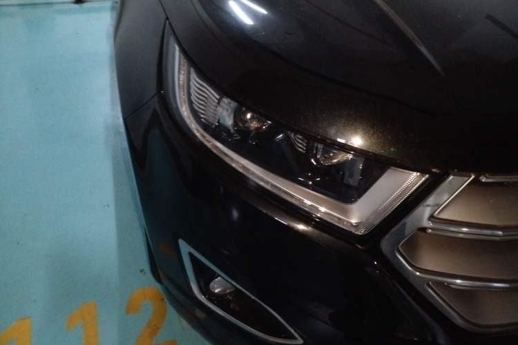Used Ford Edge 2016 EcoBoost 245 Two-Wheel-Drive Titanium 7-Seater Right Front Headlight
