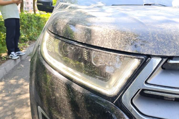 Used Ford Edge 2016 EcoBoost 245 Four-Wheel Drive Titanium Edition 7-Seater Right Front Headlight
