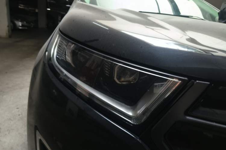 Used Ford Edge 2016 EcoBoost 245 Four-Wheel Drive Titanium 7-Seater Right Front Headlight