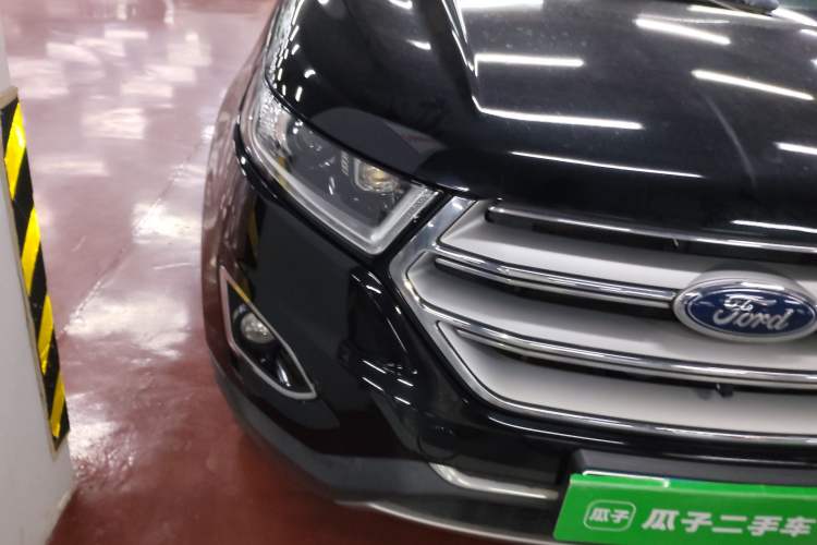 Used Ford Edge 2016 EcoBoost 245 Four-Wheel Drive Titanium Edition 7-Seater Right Front Headlight