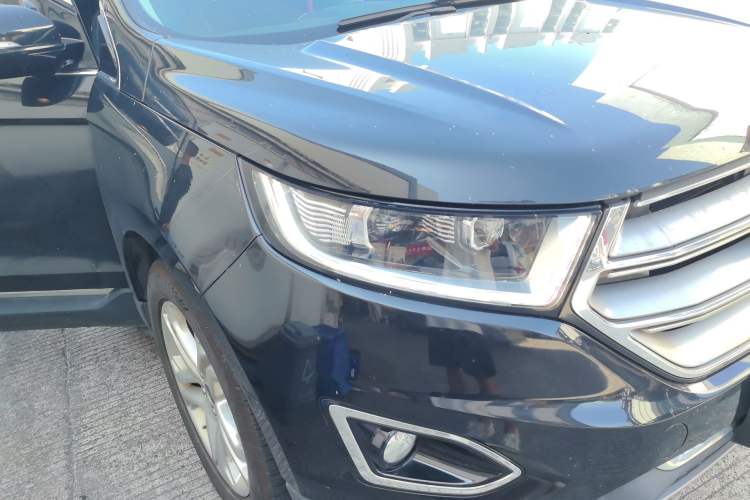 Used Ford Edge 2016 EcoBoost 245 Four-Wheel Drive Titanium Edition 7-Seater Right Front Headlight