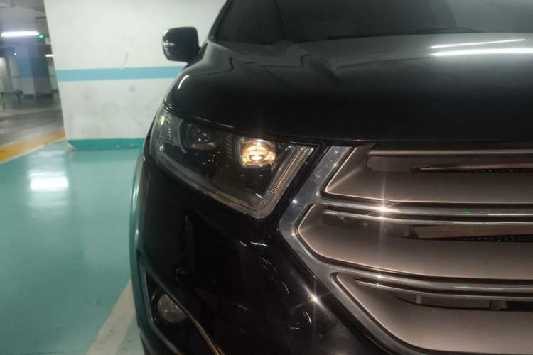Used Ford Edge 2016 EcoBoost 245 Four-Wheel Drive Titanium 7-Seater Right Front Headlight