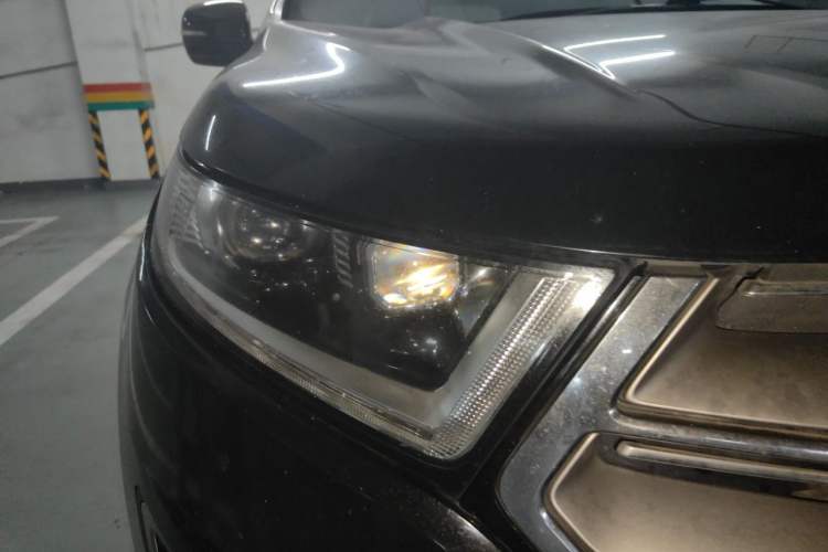 Used Ford Edge 2016 EcoBoost 245 Two-Wheel-Drive Titanium 7-Seater Right Front Headlight