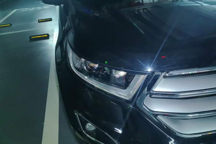 Used Ford Edge 2016 EcoBoost 245 Four-Wheel Drive Titanium 7-Seater Right Front Headlight