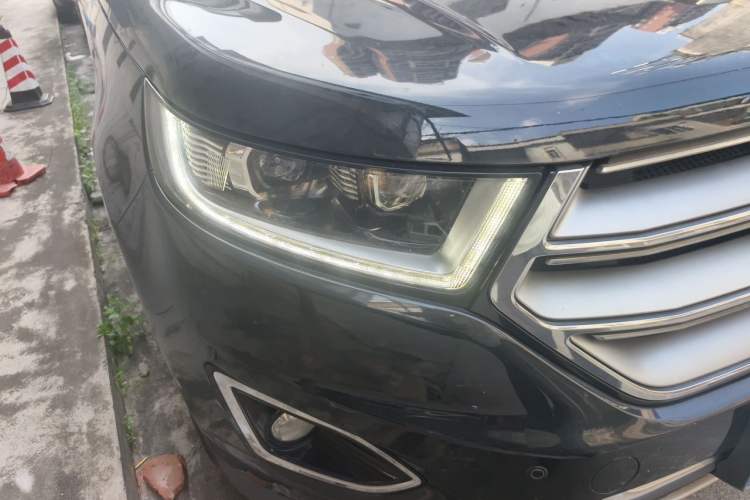 Used Ford Edge 2016 EcoBoost 245 Two-Wheel-Drive Titanium 7-Seater Right Front Headlight