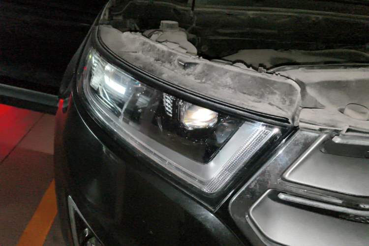 Used Ford Edge 2016 EcoBoost 245 Four-Wheel Drive Titanium Edition 7-Seater Right Front Headlight