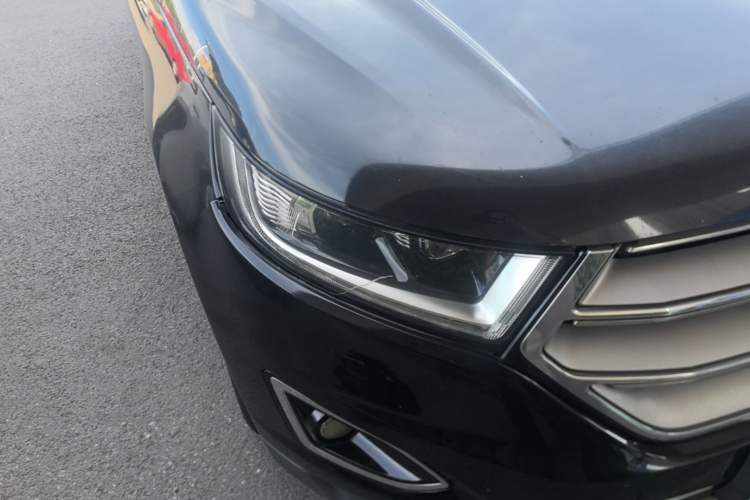 Used Ford Edge 2016 EcoBoost 245 Two-Wheel-Drive Titanium 7-Seater Right Front Headlight