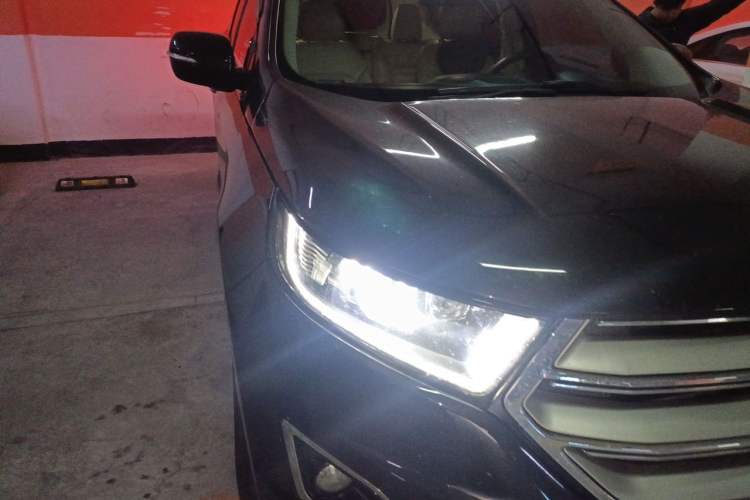 Used Ford Edge 2016 EcoBoost 245 Two-Wheel-Drive Titanium 7-Seater Right Front Headlight