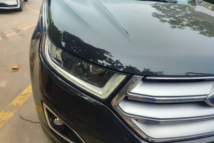 Used Ford Edge 2016 EcoBoost 245 Four-Wheel Drive Titanium Edition 7-Seater Right Front Headlight