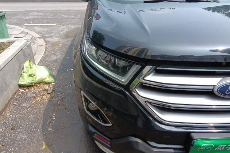 Used Ford Edge 2016 EcoBoost 245 Four-Wheel Drive Titanium 7-Seater Right Front Headlight