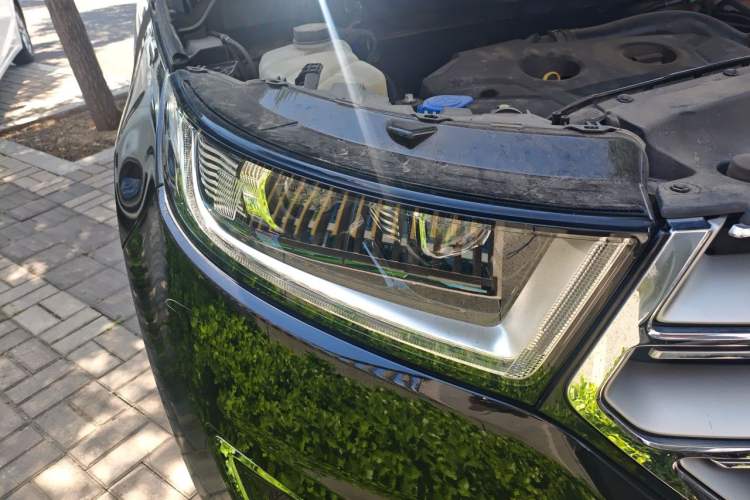 Used Ford Edge 2016 EcoBoost 245 Four-Wheel Drive Titanium 7-Seater Right Front Headlight