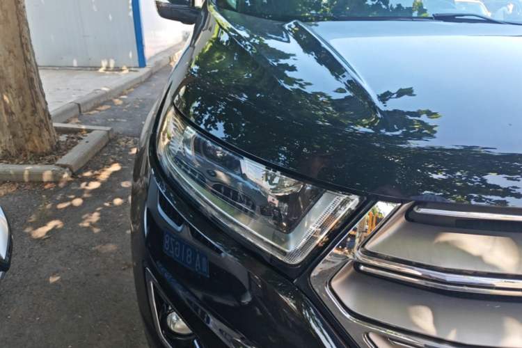 Used Ford Edge 2016 EcoBoost 245 Four-Wheel Drive Titanium Edition 7-Seater Right Front Headlight