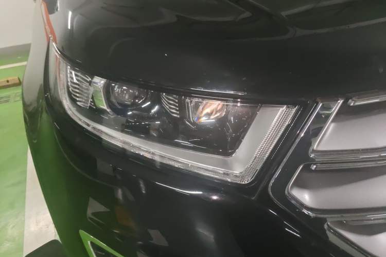 Used Ford Edge 2016 EcoBoost 245 Two-Wheel-Drive Titanium 7-Seater Right Front Headlight