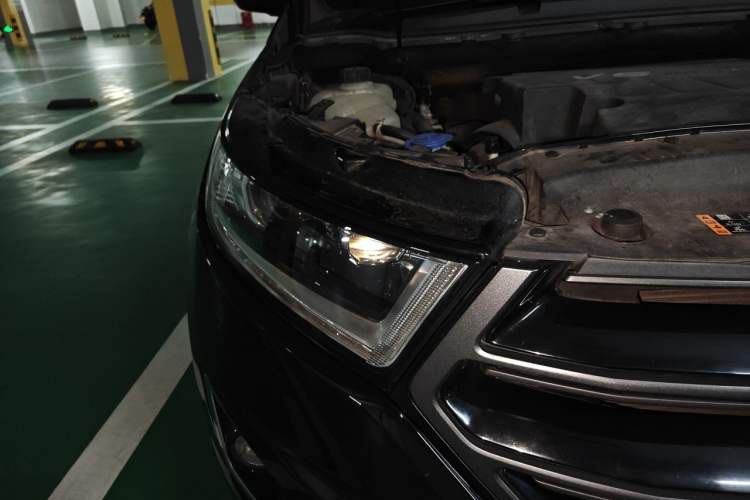 Used Ford Edge 2016 EcoBoost 330 V6 Four-Wheel Drive Sporty 7-Seater Right Front Headlight