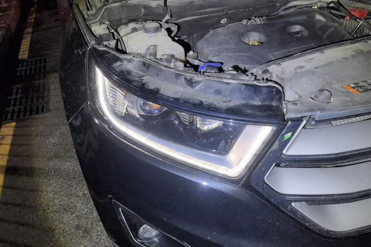 Used Ford Edge 2016 EcoBoost 245 Four-Wheel Drive Titanium 7-Seater Right Front Headlight