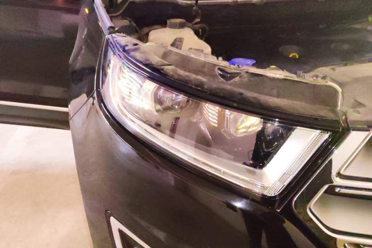 Used Ford Edge 2016 EcoBoost 245 Two-Wheel-Drive Titanium 7-Seater Right Front Headlight