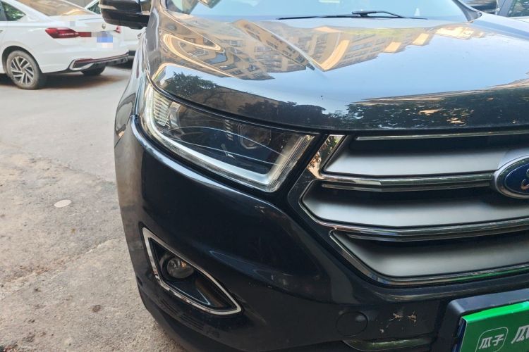 Used Ford Edge 2016 EcoBoost 245 Four-Wheel Drive Titanium 7-Seater Right Front Headlight