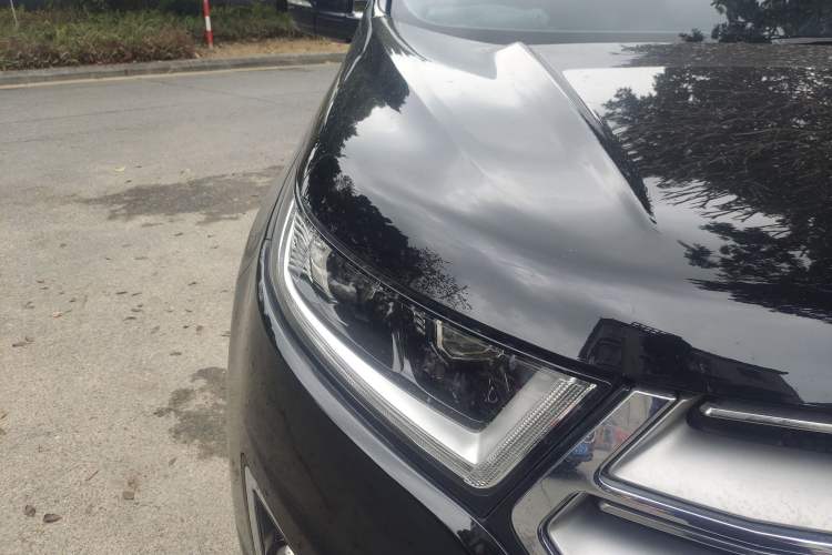 Used Ford Edge 2016 EcoBoost 245 Four-Wheel Drive Titanium Edition 7-Seater Right Front Headlight