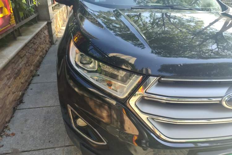 Used Ford Edge 2016 EcoBoost 245 Two-Wheel-Drive Titanium 5-Seater Right Front Headlight